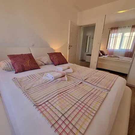 曼努埃尔公寓 Banjol