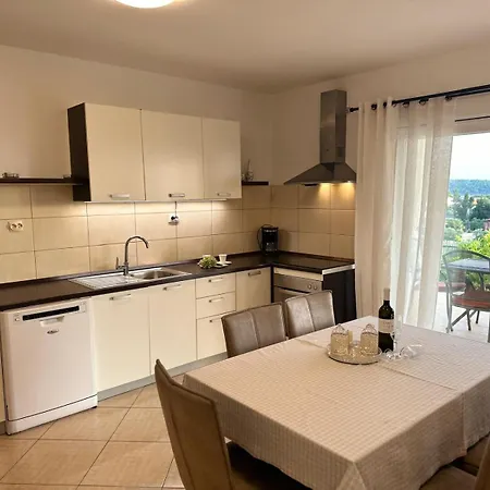 曼努埃尔公寓 *