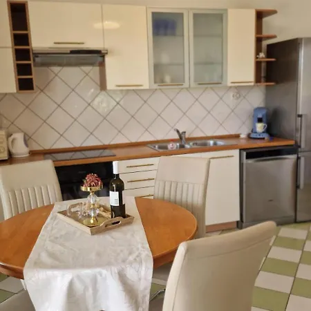 曼努埃尔公寓 * Banjol